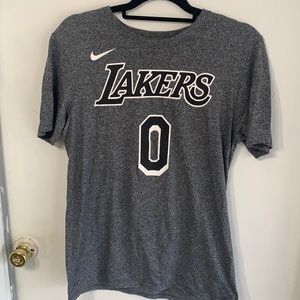 Men’s Nike Lakers shirt size medium,